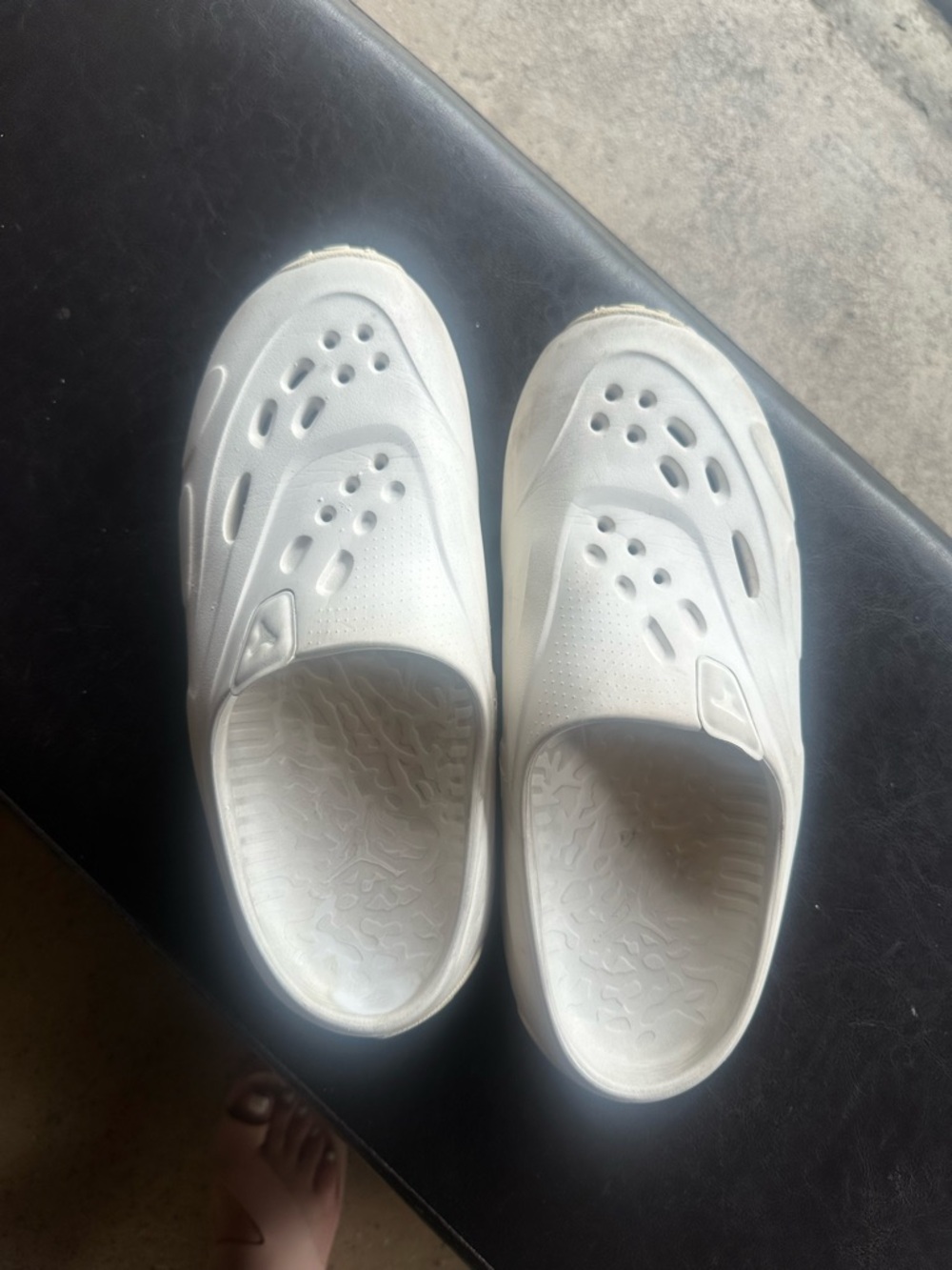 Jordan’s White Slip-On Water-Resistant Clog 🎁🎁🎊🎊🎁